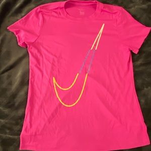 NWOT Bright Pink Magenta “The Nike Tee” Size M T-Shirt Multicolor Nike Logo